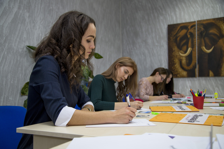 Redactarea textelor <br>în limba română